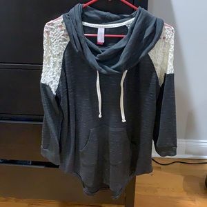 Sweatshirt gray w/ lace crochet sections on sleeve